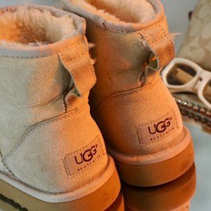 UGG BOOTS (PREOWNED)